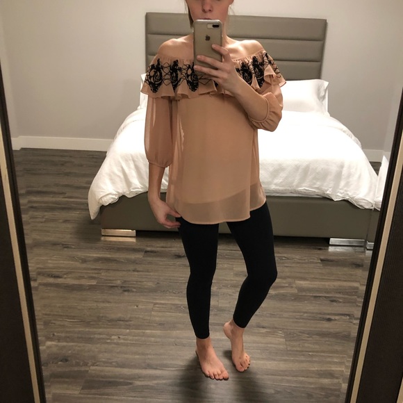 Forever 21 Off-shoulder Blouse - Picture 2 of 3